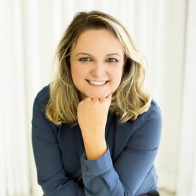 Foto da Dra. Cíntia Bueno, psicóloga clínica